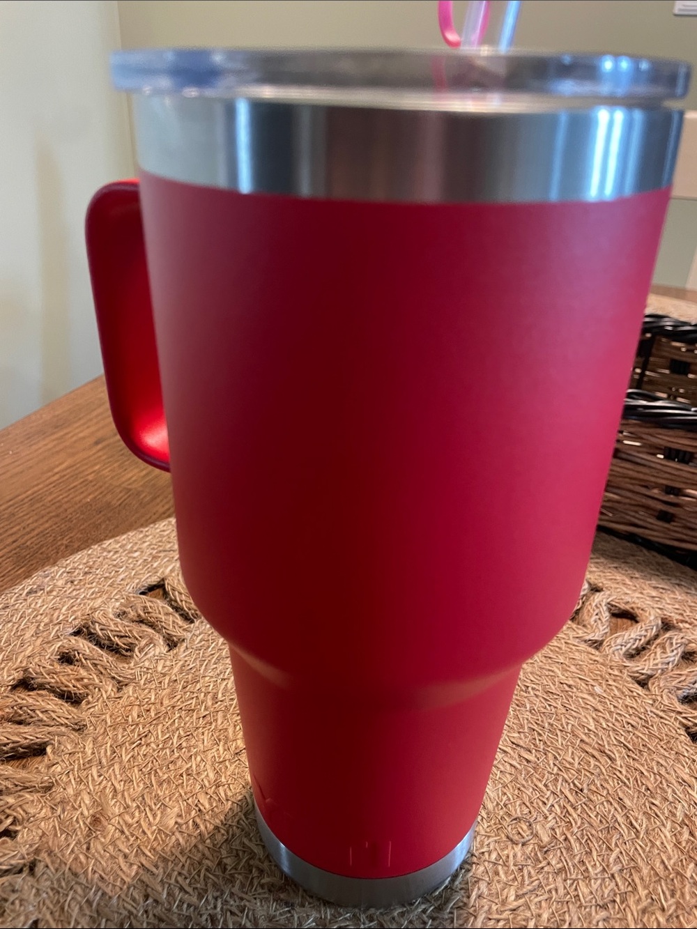 Yeti Red Insulated Tumbler with Handle and Clear Lid - Picture 5 of 8